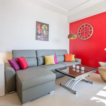 Le Tresor De Promenade-nice: Seafront 2 Bed Luxury Apartment. Balcony; Ac Nice