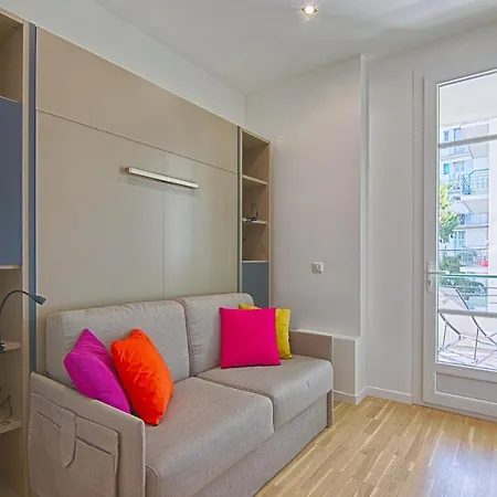 Le Tresor De Promenade-nice: Seafront 2 Bed Luxury Apartment. Balcony; Ac