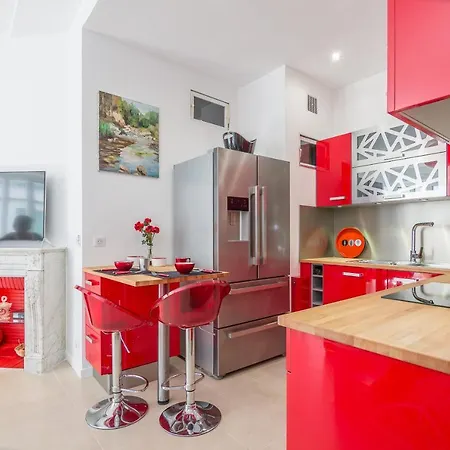 Le Tresor De Promenade-nice: Seafront 2 Bed Luxury Apartment. Balcony; Ac Nice