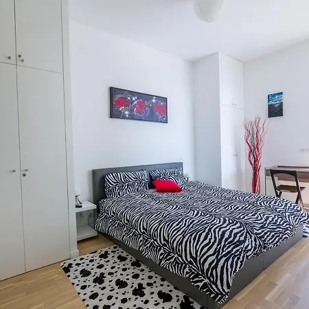 Le Tresor De Promenade-nice: Seafront 2 Bed Luxury Apartment. Balcony; Ac *