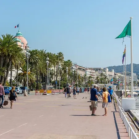 Le Tresor De Promenade-nice: Seafront 2 Bed Luxury Apartment. Balcony; Ac *