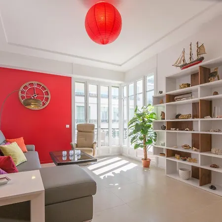 Le Tresor De Promenade-nice: Seafront 2 Bed Luxury Apartment. Balcony; Ac Apartment *