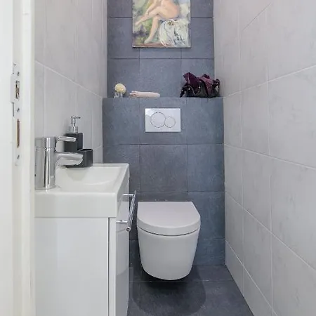 Apartment Le Tresor De Promenade-nice: Seafront 2 Bed Luxury Apartment. Balcony; Ac
